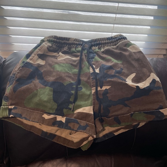 Camo shorts - Picture 2 of 2
